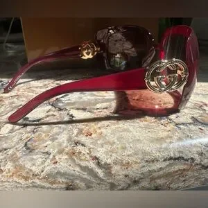 **EXCELLENT CONDITION** Gucci Burgundy Sunglasses 3034/S Gucci Oversized Burgundy Sunglasses – Two Skirts main image 4